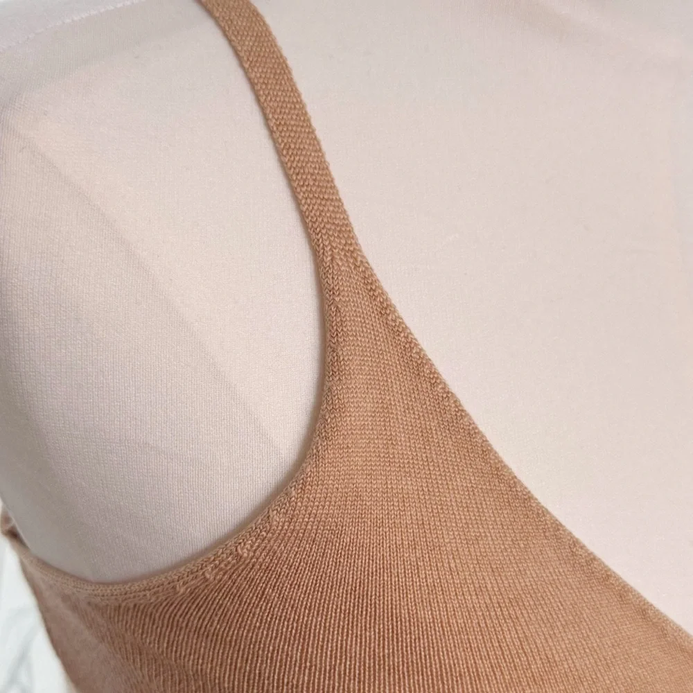 REFORMATION TAN KNIT SPAGHETTI STRAP V-NECK CROP TOP - Picture 4 of 7